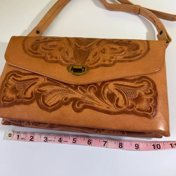 Vintage Tooled leather bag - Picture 10 of 14